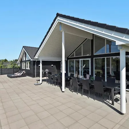 8 Bedroom Cozy In Holiday home Norre Nebel