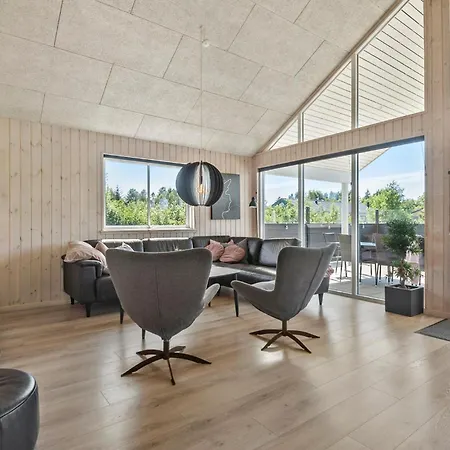 8 Bedroom Cozy In Tatil Evi Nørre Nebel