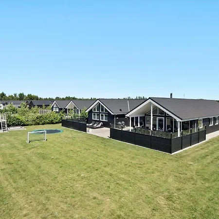 8 Bedroom Cozy In Nørre Nebel