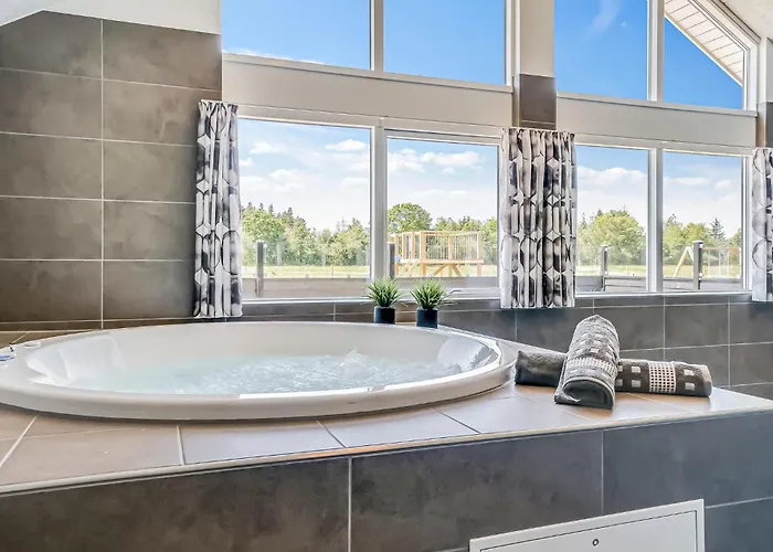 Дом отдыха 8 Bedroom Cozy In *