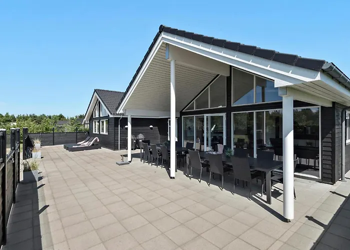 8 Bedroom Cozy In Holiday home Norre Nebel