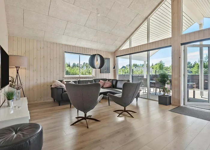 8 Bedroom Cozy In Дом отдыха Norre Nebel